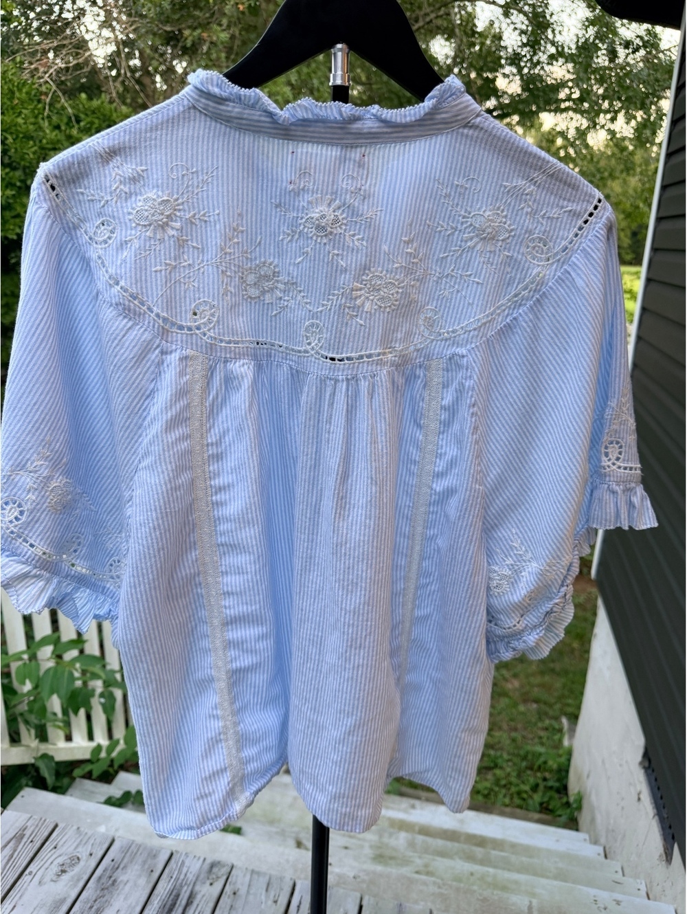 Xirena Women's Blue and White Striped Cotton Blouse with Embroidered Details, L - Picture 7 of 9